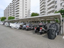 【神奈川県/横浜市鶴見区市場上町】コープ野村バードウッド鶴見 3番館  バイク置き場