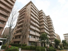 【神奈川県/横浜市泉区緑園】サン・ステージ緑園都市東の街9番館 外観：写真中央9番館