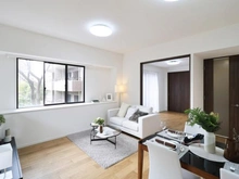 【神奈川県/横浜市泉区緑園】サン・ステージ緑園都市東の街10番館 リビング・ダイニング：右奥：洋室約6帖