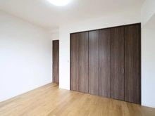 【神奈川県/横浜市泉区緑園】サン・ステージ緑園都市東の街10番館 洋室：約8.3帖