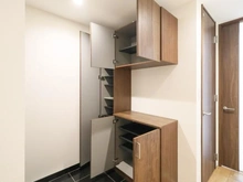 【神奈川県/横浜市泉区緑園】サン・ステージ緑園都市東の街10番館 収納：玄関部分