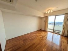 【神奈川県/横浜市旭区鶴ケ峰】クリオレジダンスタワー横濱鶴ケ峰 リビング・ダイニング：陽当たり良好な南向き住戸です。