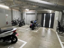 【神奈川県/横浜市神奈川区栄町】ライオンズ横浜ポートサイド 共用施設：バイク置き場