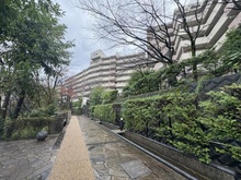 【神奈川県/横浜市泉区岡津町】ルネ戸塚弥生台 アプローチ
