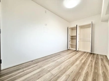 【東京都/世田谷区下馬】プレシス三軒茶屋 サービスルーム（納戸）