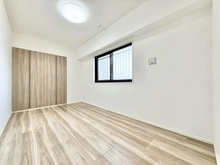 【東京都/世田谷区下馬】プレシス三軒茶屋 サービスルーム（納戸）