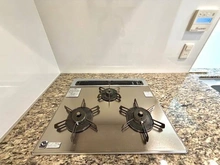 【東京都/港区高輪】品川タワーレジデンス キッチン：三口コンロ