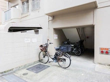 【大阪府/大阪市西区南堀江】あみだ池ハイツ 駐輪場