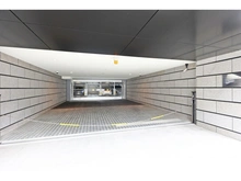 【大阪府/大阪市天王寺区上本町】ローレルコート上本町七丁目北館 駐車場