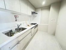 【東京都/江戸川区平井】コスモ平井ステーションアベニュー キッチン：※家具・調度品は販売価格に含まれておりません