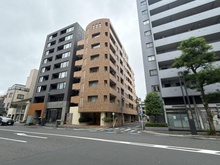 【東京都/墨田区亀沢】アスコットパーク錦糸町北斎通り 外観：中央の茶色の建物
