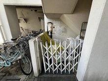 【兵庫県/尼崎市潮江】アミング潮江イースト A壱棟 ゴミ捨て場