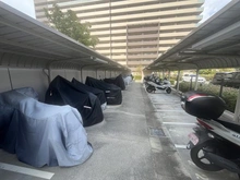 【兵庫県/尼崎市上坂部】イニシア塚口 サウスフィールドブライトコート 敷地内：バイク置き場