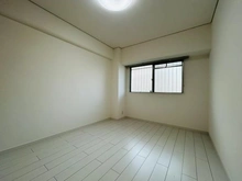 【兵庫県/尼崎市小中島】万葉ハイツ園田 洋室