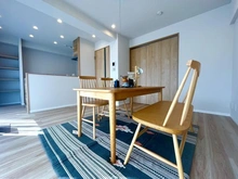 【兵庫県/伊丹市東有岡】サン伊丹駅前ハイツ B棟 リビング・ダイニング：※家具・調度品等は販売価格に含まれておりません