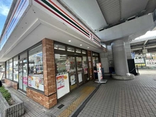 【兵庫県/伊丹市東有岡】ルネ伊丹ガーデンスクエア セブンイレブン　キヨスクJR伊丹駅改札口店（現地より約340m）：