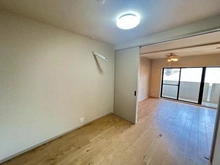 【兵庫県/伊丹市行基町】ロイヤルシャトー伊丹行基 洋室