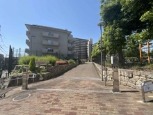 【兵庫県/伊丹市西野】シャルマンコーポ伊丹 敷地内