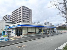 【兵庫県/尼崎市上坂部】プラウドシティ塚口マークフォレスト B棟 ローソンJR塚口駅北店（現地より約50m）