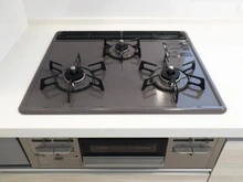 【千葉県/千葉市中央区千葉港】レクセルシティ千葉 キッチン：三口コンロ