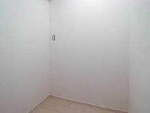 【東京都/東村山市富士見町】ヴィラージュ・ヴェール 7番館 サービスルーム（納戸）