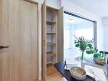 【埼玉県/川越市西小仙波町】ライオンズマンション本川越第3 収納：※ダイニング横