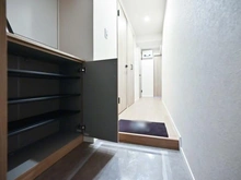 【埼玉県/川越市西小仙波町】ライオンズマンション本川越第3 収納：※玄関