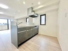 【東京都/小平市学園西町】一橋学園ガーデニア キッチン：キッチンには窓がついているので換気できます！