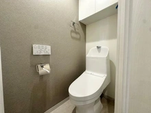 【東京都/小平市学園西町】一橋学園ガーデニア トイレ：便利な収納付き