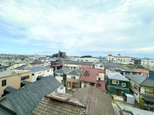 【埼玉県/新座市野火止】武蔵野北スカイハイツ1号棟 眺望：最上階南向きのため眺望良好です。明るい光が差し込みます