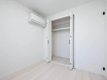 【埼玉県/坂戸市関間】セザール坂戸 洋室：収納