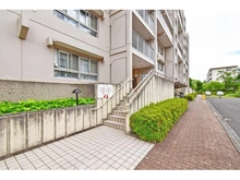 【埼玉県/志木市館】志木ニュータウン東の森壱番街 9号棟 敷地内