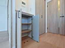 【埼玉県/川越市大字鯨井新田】キャッスルメジェール川越デュオステージ 収納：下足入