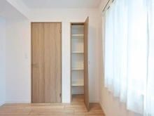 【埼玉県/鶴ヶ島市大字鶴ヶ丘】鶴ヶ島駅通りダイカンプラザ 洋室：収納