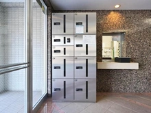 【埼玉県/鶴ヶ島市大字鶴ヶ丘】鶴ヶ島駅通りダイカンプラザ 宅配BOX