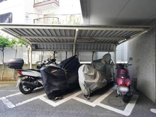 【埼玉県/鶴ヶ島市大字鶴ヶ丘】鶴ヶ島駅通りダイカンプラザ 共用部：バイク置き場