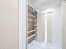 【埼玉県/所沢市若松町】所沢ハイコーポマンション 玄関：収納