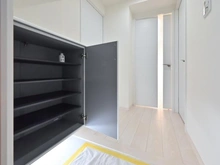 【埼玉県/狭山市大字北入曽】ガーデンシティ狭山弐号館 玄関：収納