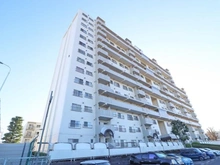 【埼玉県/入間市春日町】入間ビレッジ 8号棟 外観