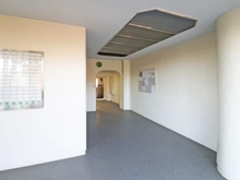 【埼玉県/入間市春日町】入間ビレッジ 8号棟 エントランス