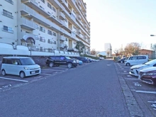 【埼玉県/入間市春日町】入間ビレッジ 8号棟 駐車場