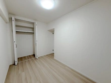 【東京都/昭島市美堀町】西武拝島ハイツ 4号棟 洋室：収納