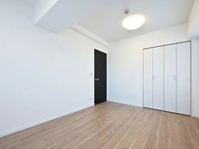 【埼玉県/川越市脇田本町】セラード川越 洋室：※約7.4帖の洋室