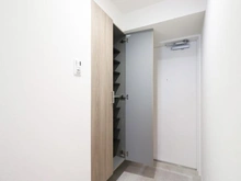 【埼玉県/さいたま市北区宮原町】オーベル大宮東宮原 収納：玄関