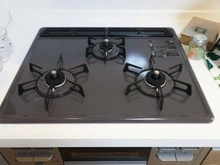 【東京都/東村山市久米川町】ライオンズマンション久米川第2弐番館 キッチン：三口コンロ