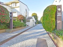 【東京都/練馬区高松】ライオンズガーデン石神井公園参号棟 敷地内