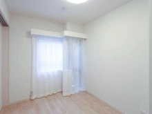 【東京都/練馬区高松】ライオンズガーデン石神井公園参号棟 洋室：LDに隣接する洋室（約4.0帖）