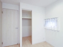 【東京都/練馬区高松】ライオンズガーデン石神井公園参号棟 洋室：便利なウォークインクローゼット付き