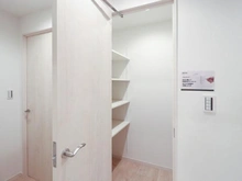 【東京都/練馬区高松】ライオンズガーデン石神井公園参号棟 収納：廊下にある便利なマルチ収納スペース