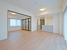 【埼玉県/さいたま市大宮区吉敷町】ローヤルシティ大宮吉敷町 リビング・ダイニング：奥：洋室